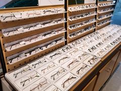 -LOOK眼镜·蔡司依视路配镜(宝山万达店)