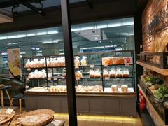 面包甜点陈列柜-皇冠幸福里动物奶油生日蛋糕(石桥店)