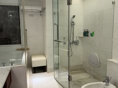 -深圳富苑皇冠假日套房酒店