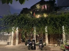 -Cuc Gach Quan Restaurant