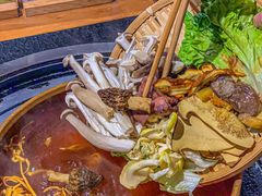 -阿山卓·野生菌火锅·纳西火塘烤肉