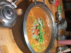 -野山舂·贵州现舂酸汤火锅(鸿通城店)