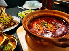 -何妹湿辣牛肉·粤式烧烤砂煲(桂雅路店)