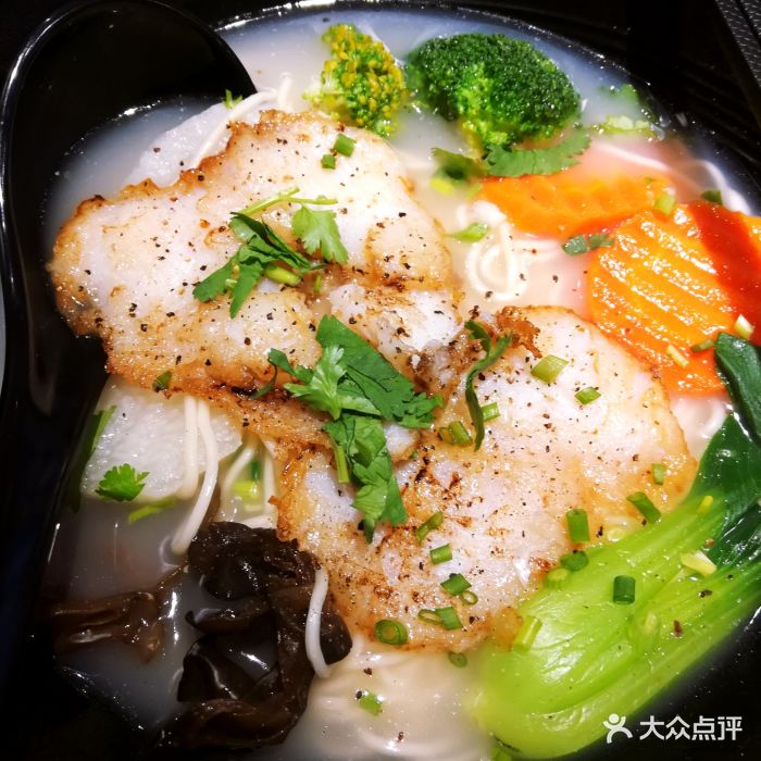 鲜滋鲜觉香煎鱼排面图片