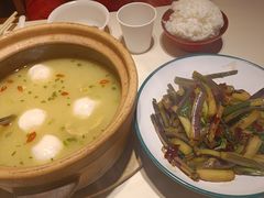 鸡汤煨鱼丸-早酒肖汉老味拌面