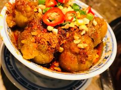 -沪小二炭火蛙锅(淮海中路美食不夜城店)