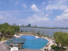 -上海滴水湖皇冠假日酒店