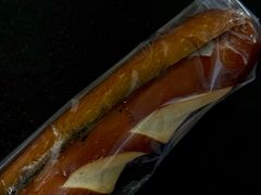青酱红波芝士碱水-慢熟面包店bud bread(孩儿巷店)