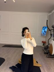 -闺蜜瑜伽·普拉提女性塑形馆