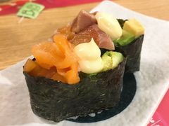 三文鱼牛油果军舰-鱼民·现造寿司(育德店)