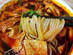 红油米线-老字号杨坡红油米线腊汁肉夹馍(东四道巷店)