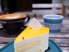 -彳亍咖啡·这里(水湾路店)