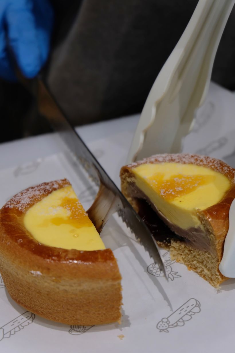 喜茶  「芋泥黑糖布蕾」  这个面包意外的好吃 最上面的布丁很嫩