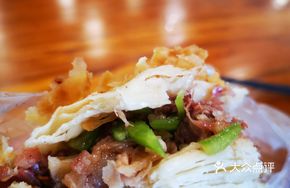 Pork Head Meat in Oil-Swirled Flatbread