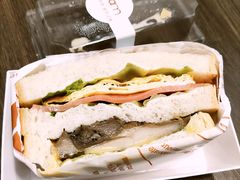 大满足鸡排三明治-Cafe on warm(丹霞店)
