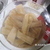 麻椒,干辣椒少许,香菜两根