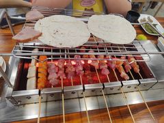 -哈尔滨小酒馆·鲜肉现穿自助烧烤(康新花园店)