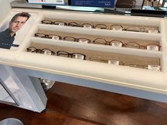 -LensCrafters亮视点·OAKLEY精选(静安嘉里中心店)