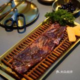南京东路上的炭火泥炉烤肉