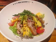 芒果烤鸡藜麦沙拉-MR.ROCKY洛奇先生RESTAURANT&BAR(宝安壹方城店)