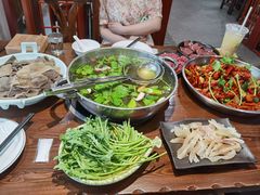 高钙牛骨原汤锅底-乡土黄·鲜牛肉火锅·小龙虾(兴业街店)