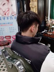 -海文先生国潮烫染男士理发馆