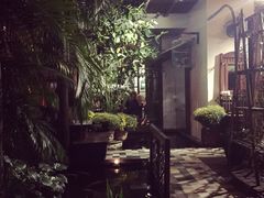 -Cuc Gach Quan Restaurant