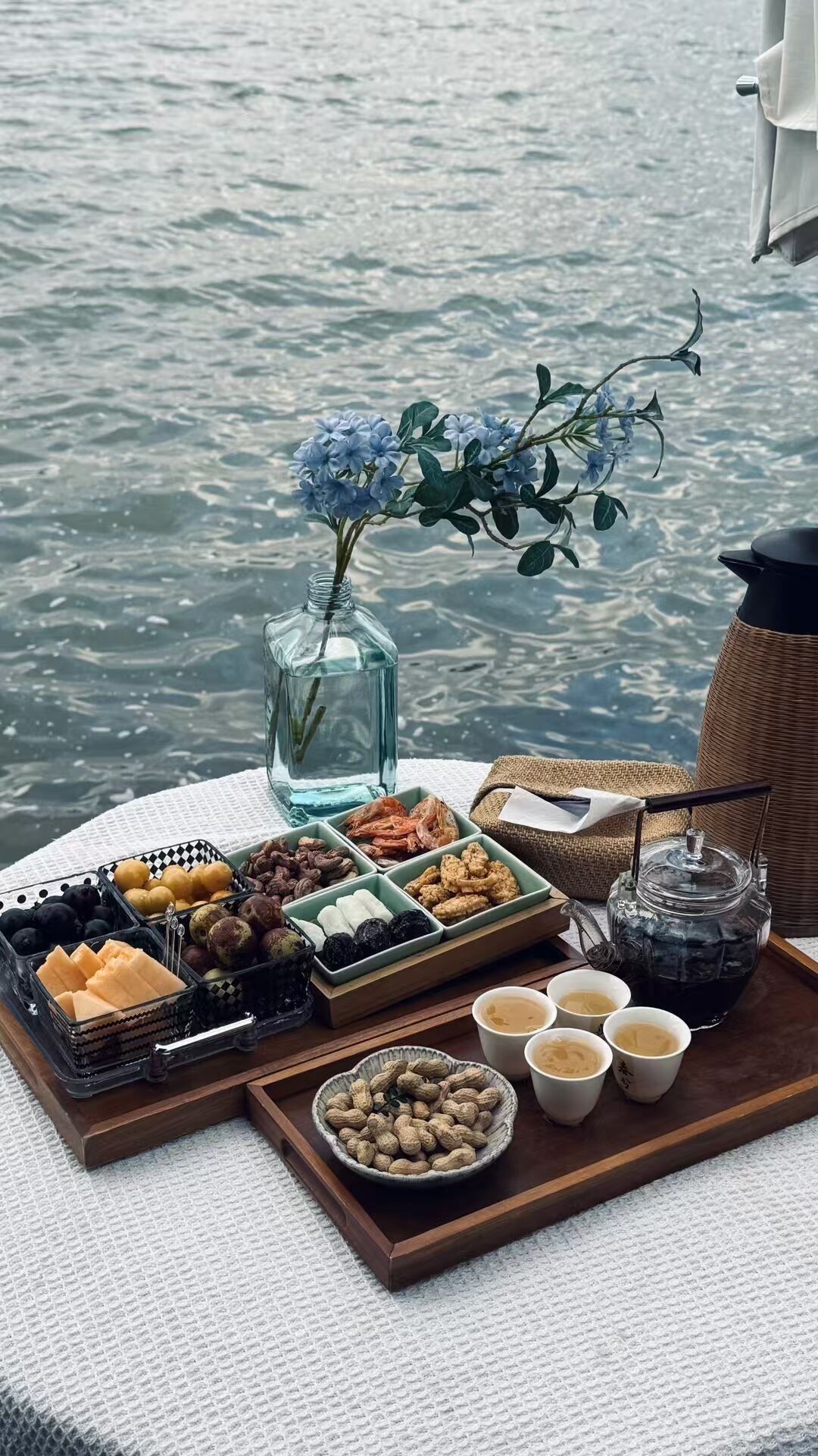 湖边小屋的悠闲时光