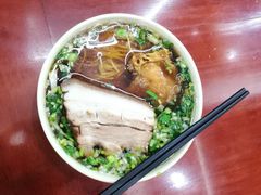 爆鱼焖肉面-伟记奥面馆(养育巷店)