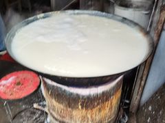 大锅正在煮豆浆-云南大锅豆浆店