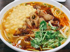 特色肥肠面-耙豌豆重庆小面