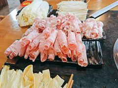 -果松木炭酸菜铜火锅·外婆参鸡汤