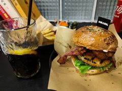 土耳其香料菠萝烤鸡堡-shark burger·鲨鱼汉堡(交子大道店)
