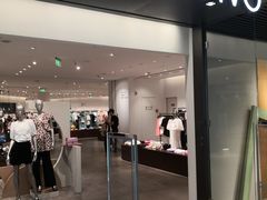 -URBAN REVIVO(高德置地广场·春广场店)