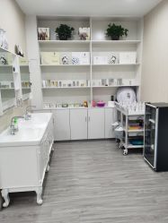 -百世玉芳专业祛痘