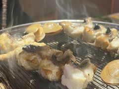 -围炉肉舍•炭烤活鳗•丹东海鲜烤肉(步行街店)