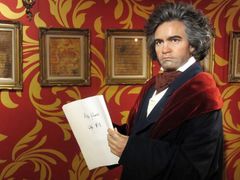 -曼谷杜莎夫人蜡像馆