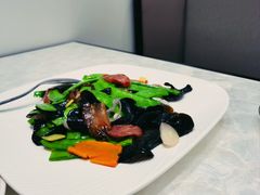 荷兰豆炒腊肠-頂好酒家·经典粤菜(海信广场店)