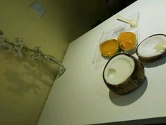 -志龙皇冠吃货椰子铺