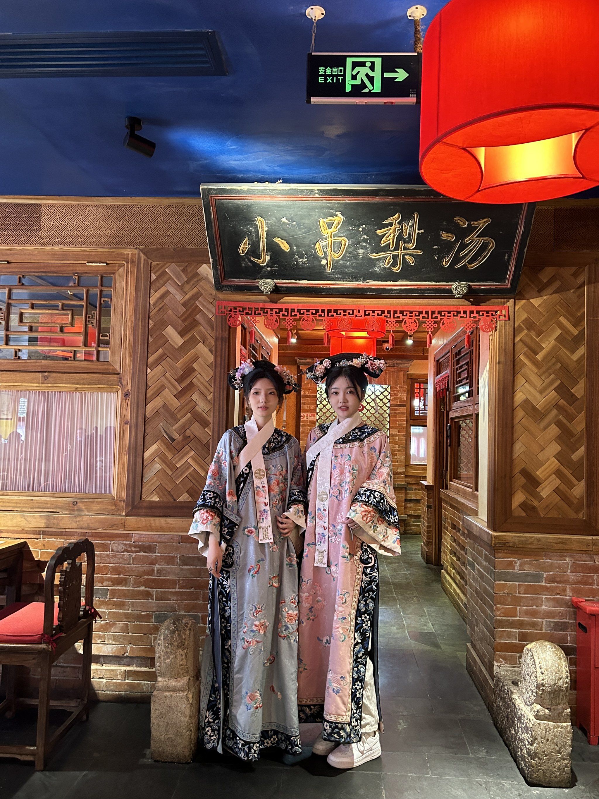 小吊梨汤总店打卡,吃烤鸭,拍照就是出片