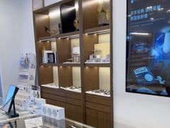 -三目眼镜·蔡司视觉合作店(青浦宝龙店)