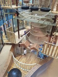 -PIPIKINGDOM皮皮王国欢乐号(欢乐海岸购物中心店)