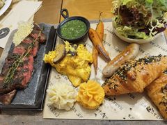 -Mark&Mars Restaurant