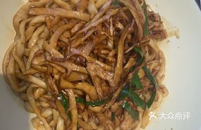 Stir-Fried Pork Strips with Dried Bamboo Shoots and Noodles