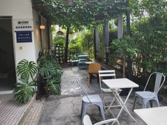 -彳亍咖啡·这里(水湾路店)