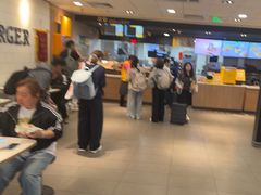 -麦当劳(上海虹桥站30B检票口楼上)