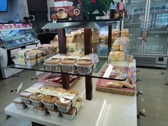 面包甜点陈列柜-红宝石·鲜奶小方·海派西点房(南丹店)