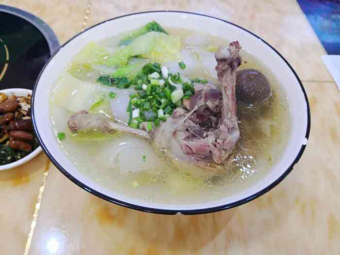 黔铭芗清汤鹅肉粉"小河最好吃的鹅肉饭,就在淮河路上.儿子.