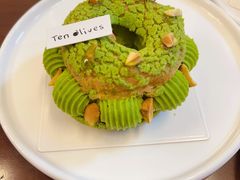 开心果树莓泡芙-Ten Olives甜点