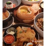 厦门hin爱去的西餐厅复古绿+原木色装修